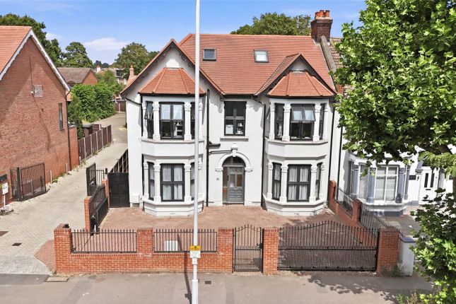 Dupli 82A,, Aldersbrook Road, London photo 3