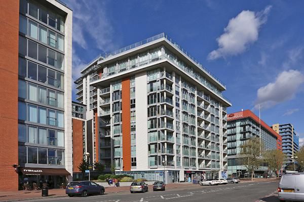 Thumbnail Flat to rent in Oxygen Building, 18 Western Gateway, Royal Victoria, Canary Wharf