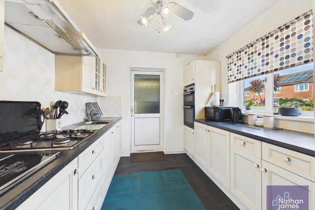 17, Caemawr Road, Caldicot photo 3