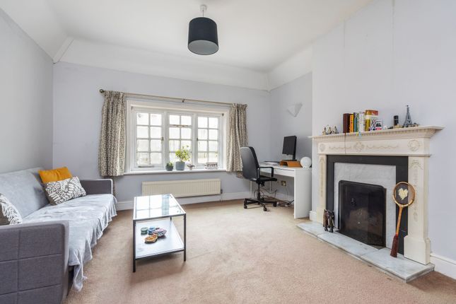 Flat 4, St. Cross Mede Mead Road, Winchester photo 3