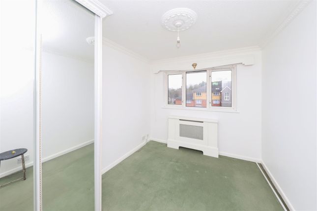 Flat for sale in Uxbridge Road, Hatch End, Pinner