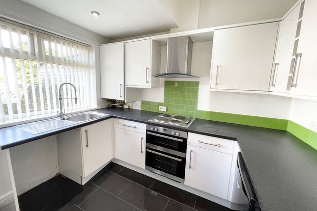 11, Springfield Terrace, Huddersfield photo 4