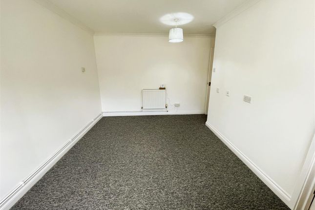 25, Alfred Close, Southampton photo 4