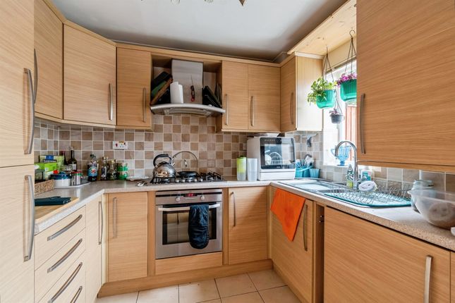 17, Hewlett Close, Chippenham photo 4