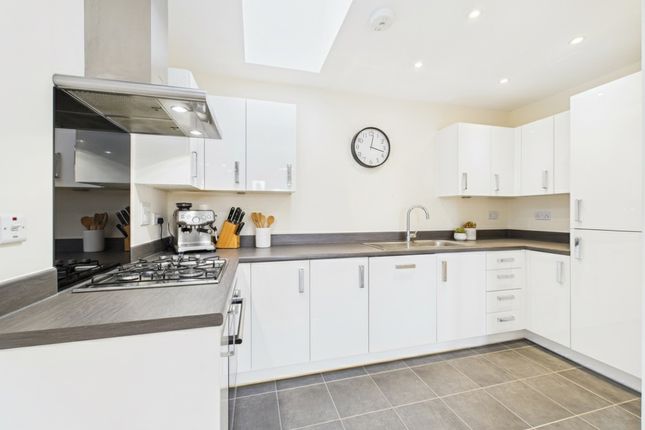 44, Ellis Road, Horsham photo 3