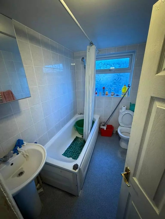 110, Mersham Road, Thornton Heath photo 3