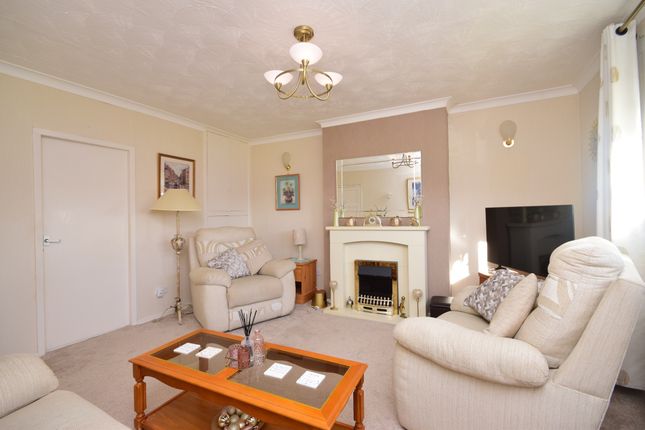 16 Birdston Road, Glasgow photo 4