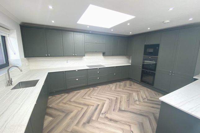 82, Chiltern Avenue, Bushey photo 4