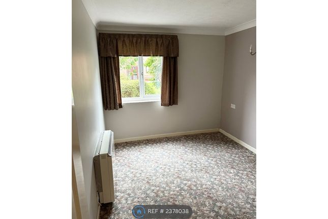 Good Sized Bedroom With Built-In Mirror Wardrobe