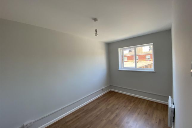Flat to rent in High Street, Uckfield