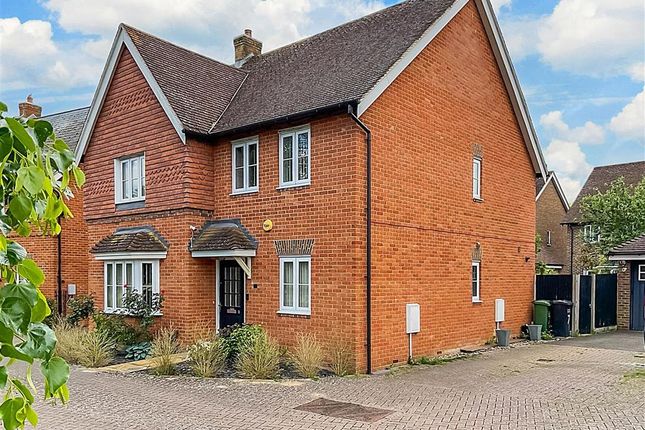 Thumbnail Detached house for sale in Haine Close, Horley, Surrey