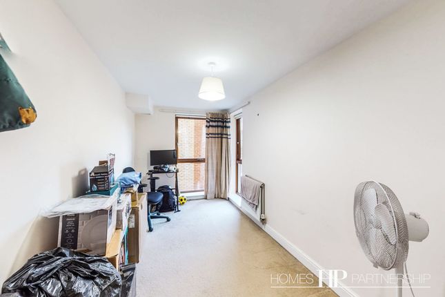 Flat to rent in Tomlin Court, Commonwealth Drive