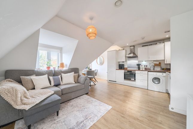 Flat 15 Willow House,, Greenwood Place, Hersham photo 4