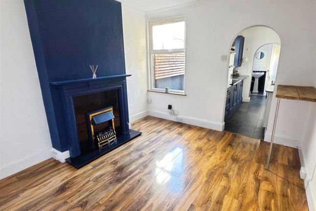 86, Cambridge Road, Lowestoft photo 4