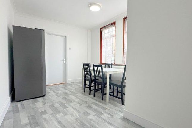 78 Conway Road, London photo 4