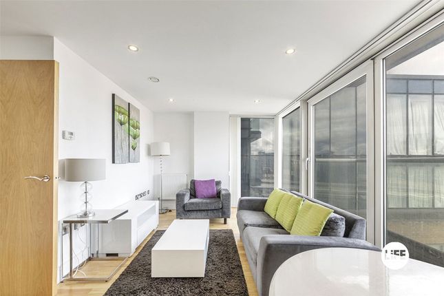 Flat 605, Distillery Tower, London photo 3