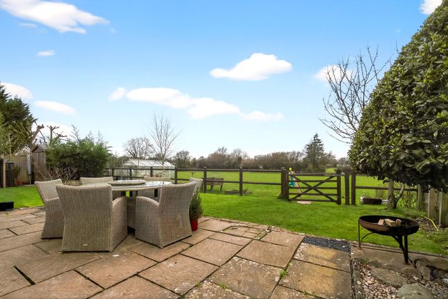 6, Moors Close - Kington Langley, Chippenham photo 2