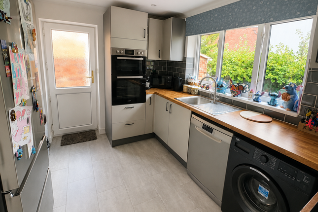 5, Westbourne Close, Somerset photo 4