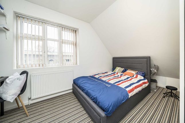Property for sale in Great North Way, London