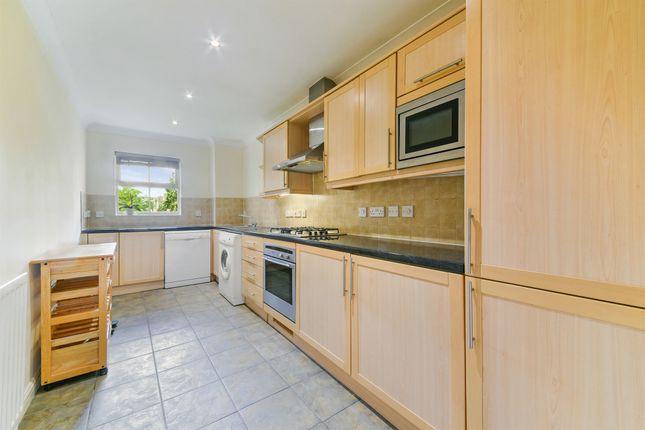 Flat for sale in Pampisford Road, South Croydon