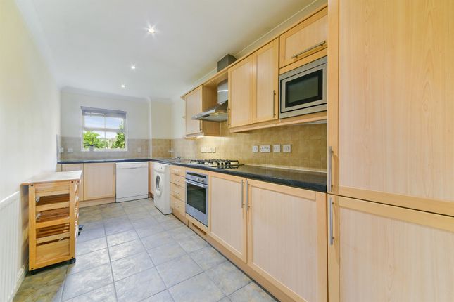 Thumbnail Flat for sale in Pampisford Road, South Croydon