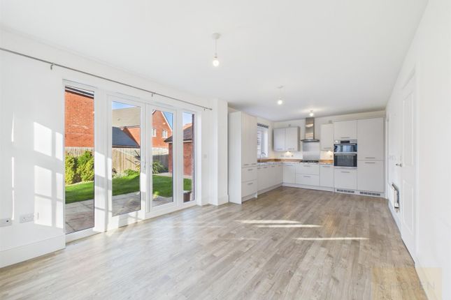 5, Wadley Close, Gloucester photo 4