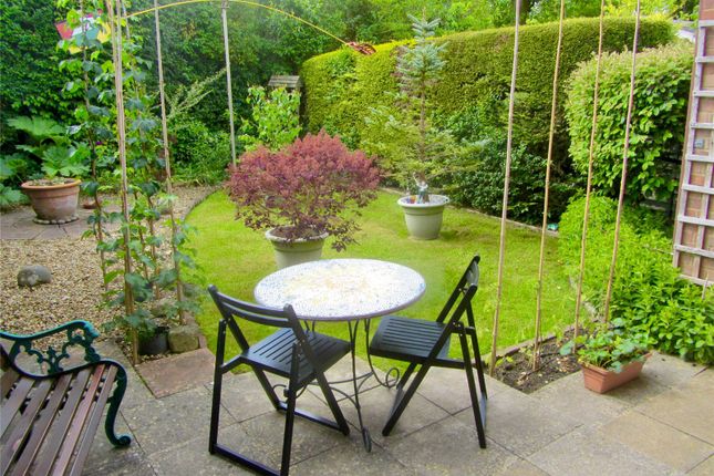 7, Poplar Close, Camberley photo 2