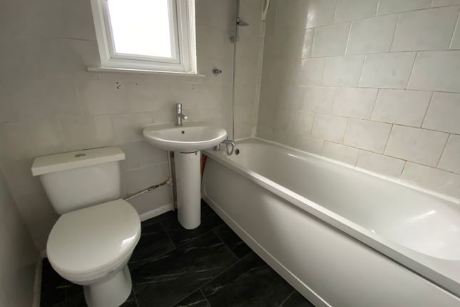 Calvert Road, Kingston upon Hull photo 4