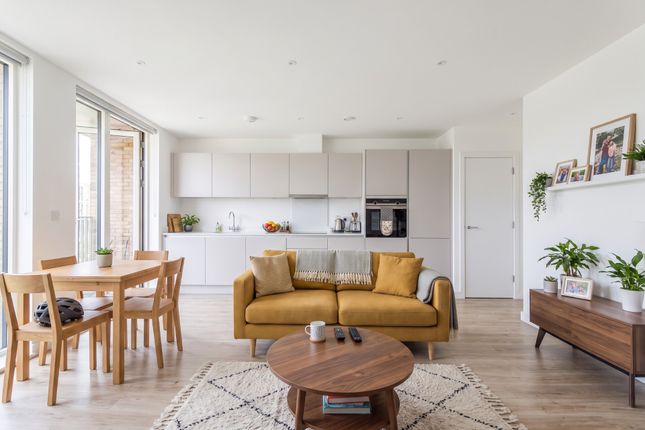 Beresford Avenue, London photo 2