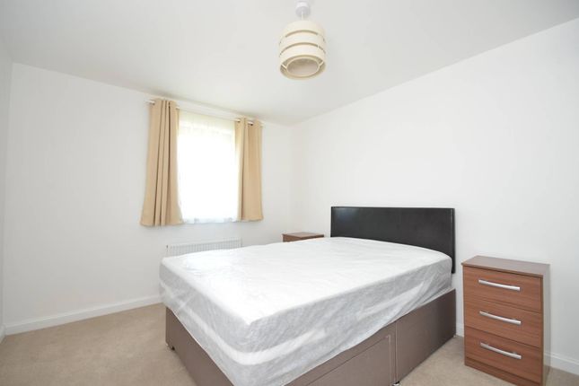 Thumbnail Flat to rent in Walnut Tree Close, Guildford