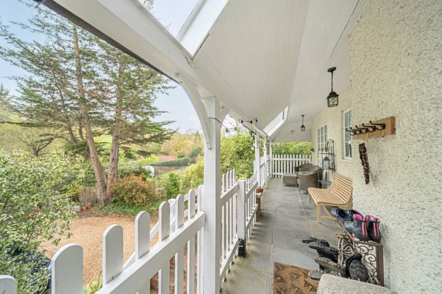 Steephanger, Jumps Road, Churt, Farnham photo 2