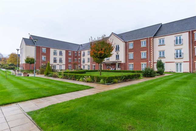 1-bed flat on Oakbridge Drive, Chorley, £94,995