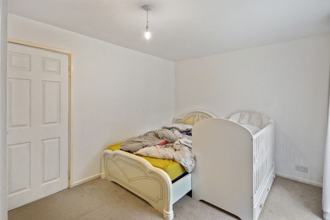 Flat for sale in Regent Square, London