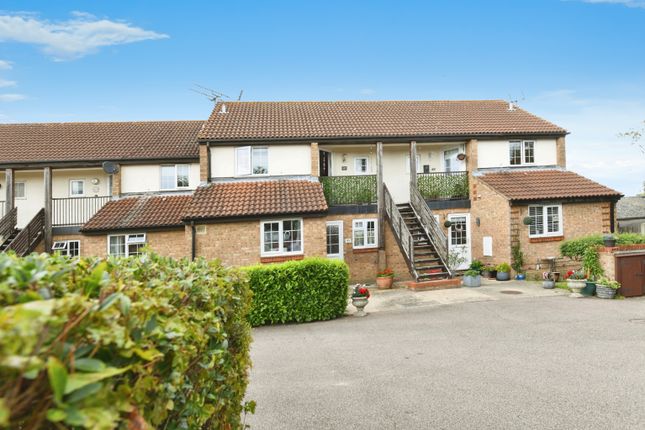 Moat Rise, Rayleigh, Essex SS6, 1 bedroom maisonette for sale ...