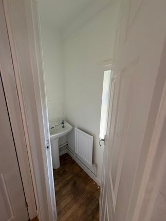 1, Kirkstall Grove, Bradford photo 5