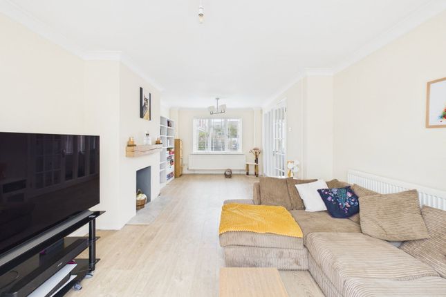 8, Carnegie Gardens, Worthing photo 4
