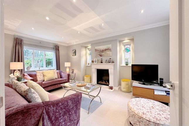 33 Woodside Lane, Stockport photo 2