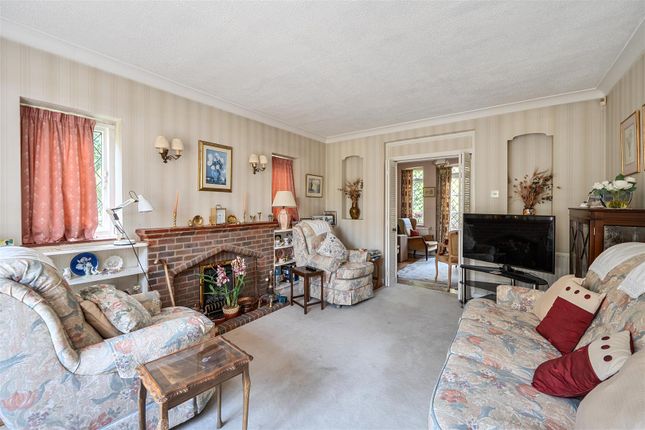 Ridge House,, Highfields, East Horsley photo 4