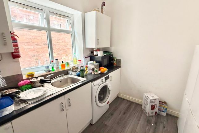 8B, Birmingham photo 5