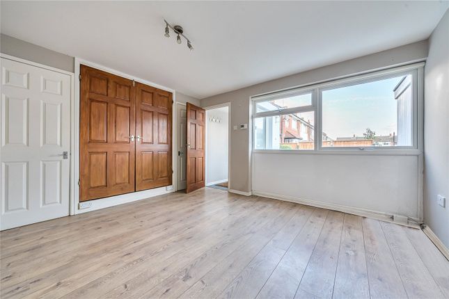 40, Baynes Close, Enfield photo 2