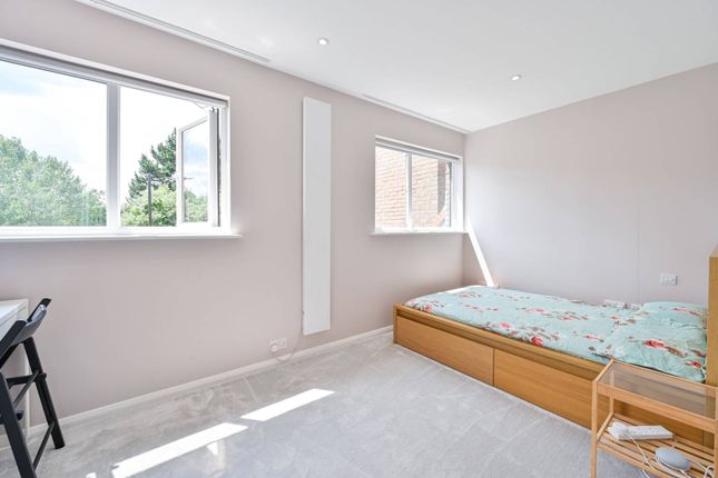 Flat to rent in Bywater Place, Rotherhithe, London