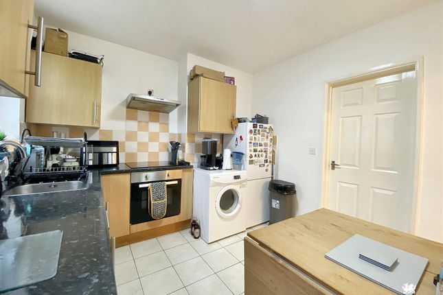 114, Waterloo Road, Milford Haven photo 4