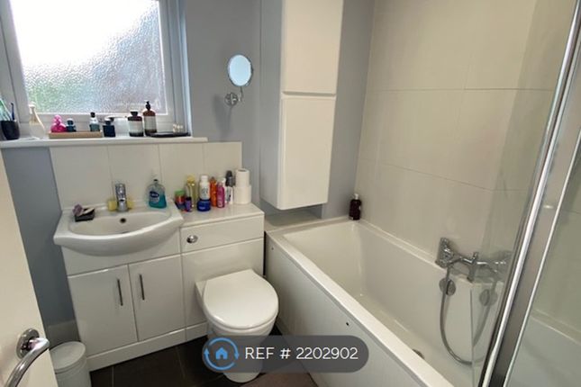 Thumbnail Room to rent in Bideford Close, Woodley, Reading