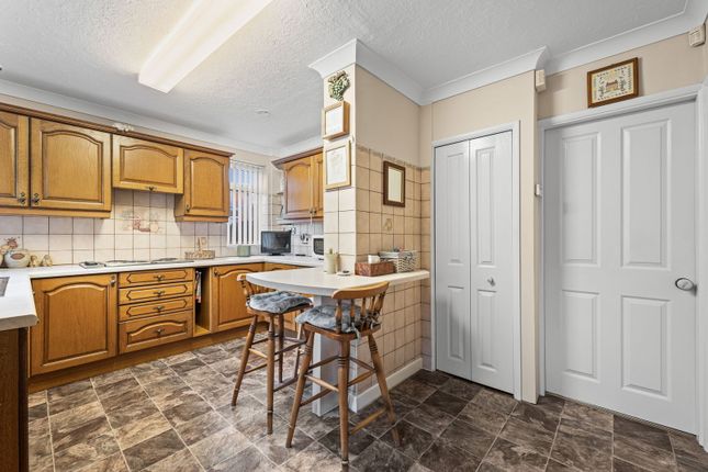 3, Broom Drive, Rotherham photo 4