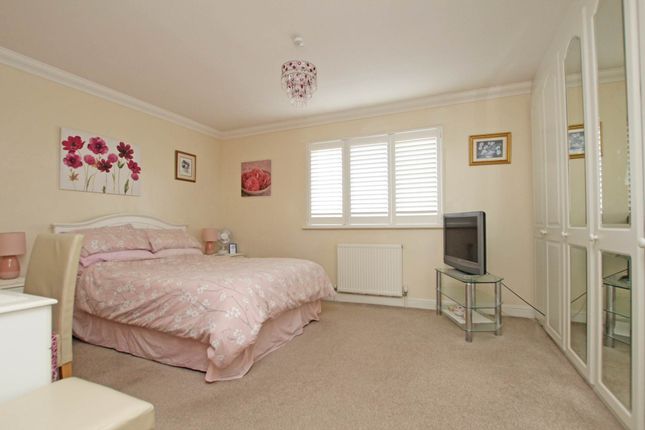 31, Long Beach Close, Eastbourne photo 4