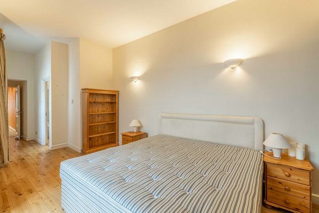 Flat to rent in Manson Place, South Kensington