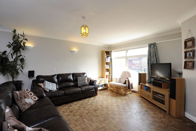 2 Manor Gardens, Godalming photo 2