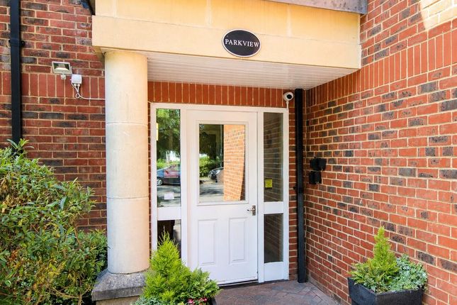 Flat 3, 4 Parkview, Avenue Road, Banstead photo 2