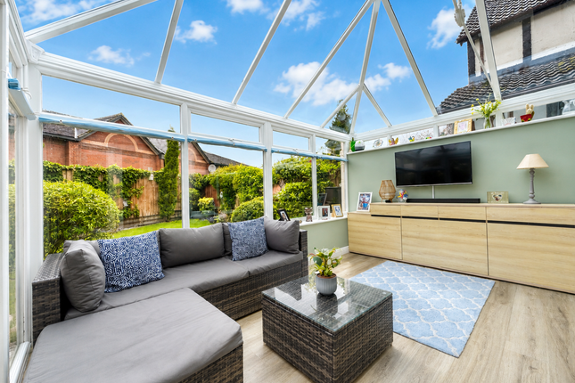 8 Laundon Close, Leicester photo 2