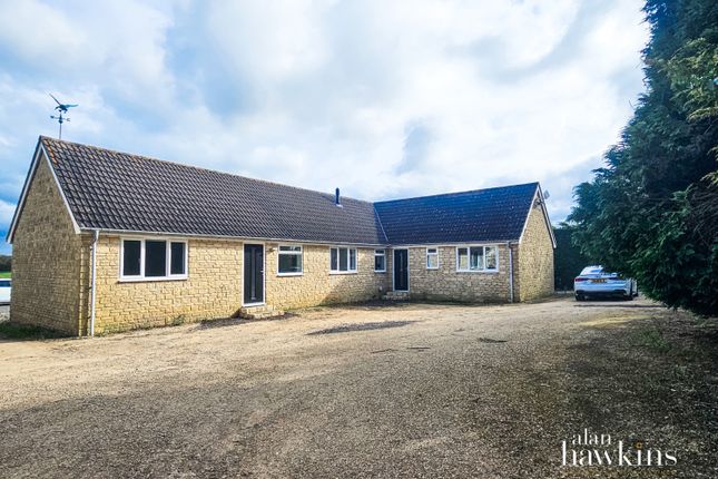 Detached bungalow to rent in Greenhill, Nr. Royal Wootton Bassett